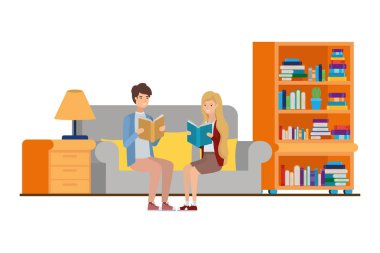 oturma odasında elinde kitap ile çift