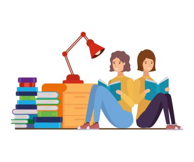 oturma odasında elinde kitap ile çift