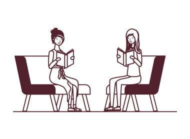 elinde kitap ile sandalyede oturan kadınlar