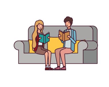 elinde kitap ile sandalyede oturan çift