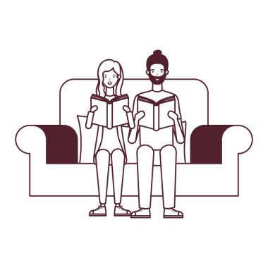 elinde kitap ile sandalyede oturan çift