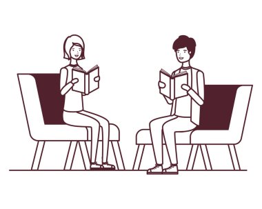 elinde kitap ile sandalyede oturan çift