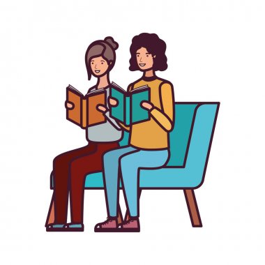 elinde kitap ile sandalyede oturan çift