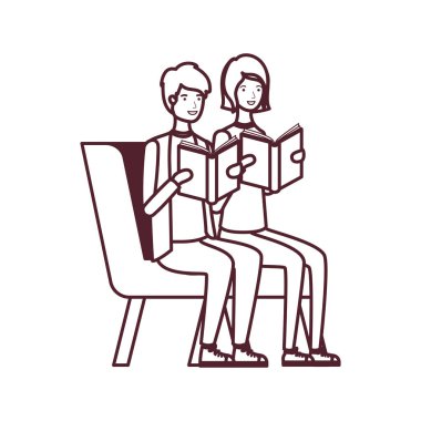 elinde kitap ile sandalyede oturan çift