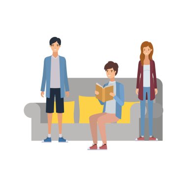 elinde kitap ile sandalyede oturan bir grup insan