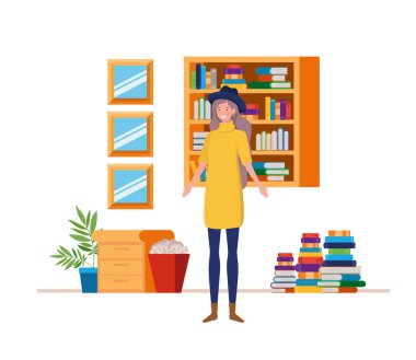 masa ve kitap ile oturma odasında kadın