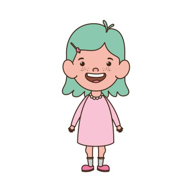 beyaz arka plan üzerinde gülümseyen duran bebek kız