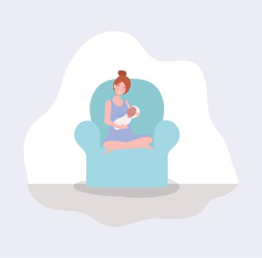 kanepede yeni doğan bebek ile sevimli anne