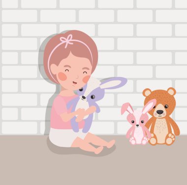 doldurulmuş oyuncak karakteri ile küçük bebek kız