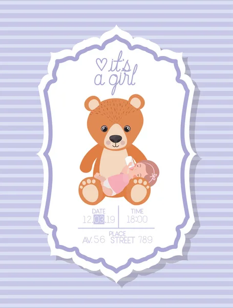É um cartão de banho de bebê menina com criança e urso de pelúcia — Vetor de Stock