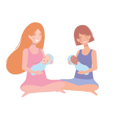 kollarında yeni doğmuş bir bebek ile kadınlar