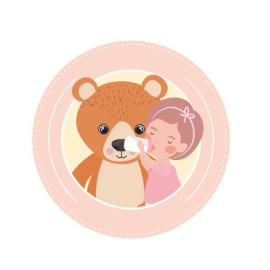 sevimli küçük çocuk güzel hayvan ile oynuyor