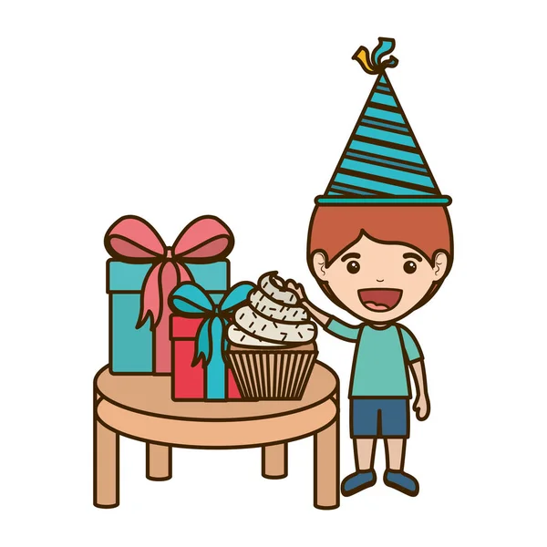 Menino com chapéu de festa em celebração de aniversário — Vetor de Stock