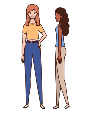 Beyaz arka planda ayakta genç kadınlar