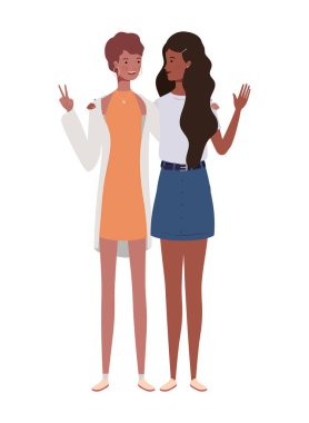 Beyaz arka planda ayakta genç kadınlar