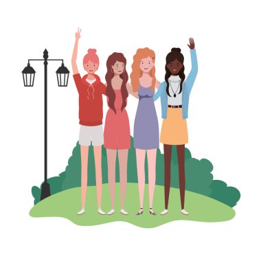 manzara arka planda ayakta genç kadınlar