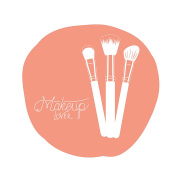 Beyaz arkaplanda makyaj fırçaları
