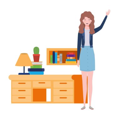 ahşap ve kitaplık kitaplık ile ayakta kadın