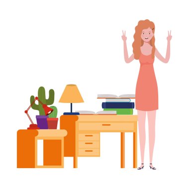 ahşap ve kitaplık kitaplık ile ayakta kadın