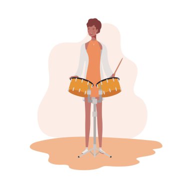 beyaz arka plan üzerinde timpani ile genç kadın