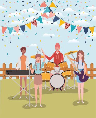 kampta enstrüman çalan bir grup kadın