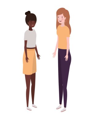 Beyaz arka planda ayakta genç kadınlar