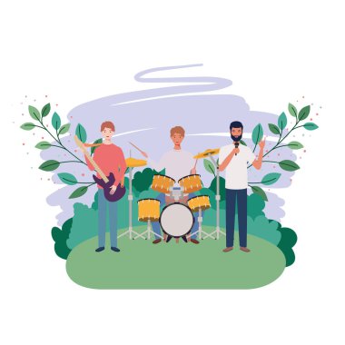 müzik aletleri ve dalları ve arka planda yaprakları ile erkekler