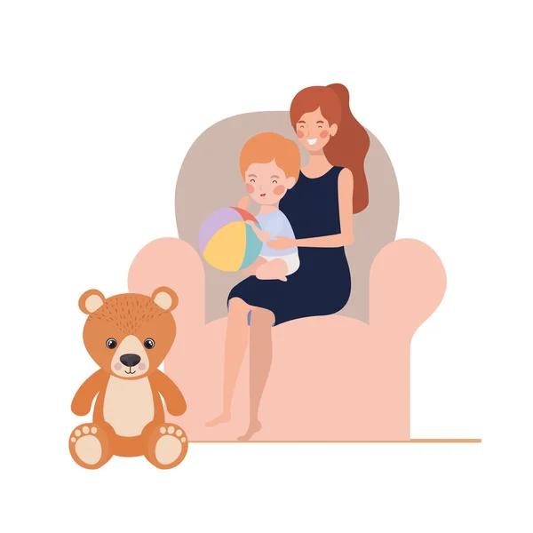 Lindo embarazo madre con pequeño niño sentado en sofá — Vector de stock