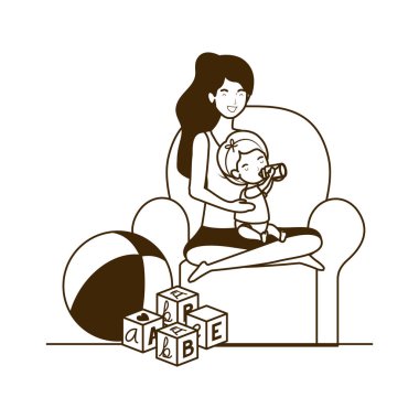 küçük kız ile sevimli gebelik anne kanepede oturan