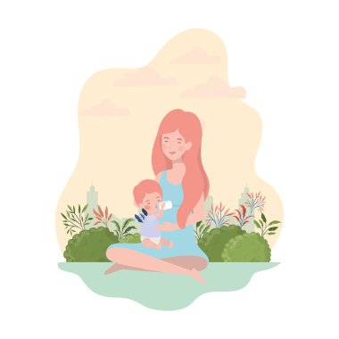 sevimli hamilelik anne kampta küçük çocuk ile oturmuş