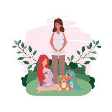 sevimli gebelik anneler kampta bebeklerkaldırma oturmuş