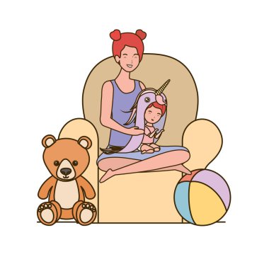 küçük çocuk ile sevimli gebelik anne kanepede oturan