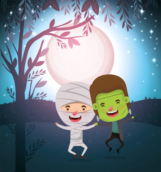 Cartão de Halloween com crianças fantasiadas em cena noturna escura —  Vetores de Stock