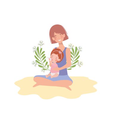 Sevimli hamile anne parkta küçük bir kızla oturuyordu.