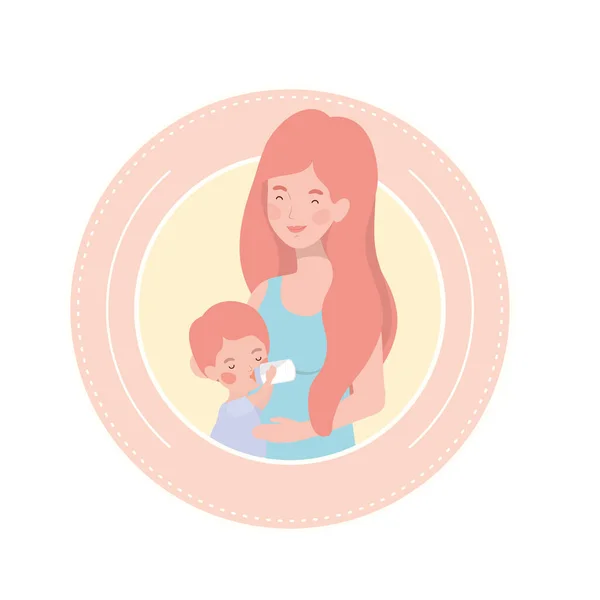 Linda madre embarazada con personajes de niño pequeño — Vector de stock