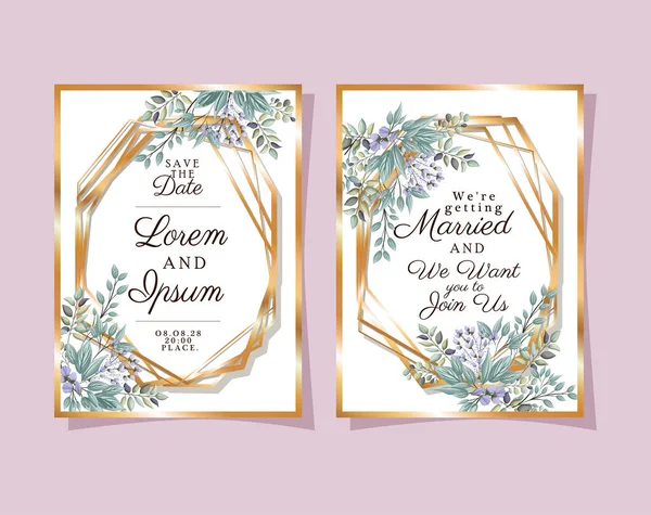 Два свадебных приглашения с золотыми рамами фиолетовые цветы и листья векторный дизайн — стоковый вектор
