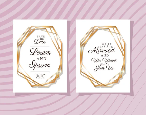 Два весільних запрошення з золотими рамками на рожевому смугастому фоні Векторний дизайн — стоковий вектор