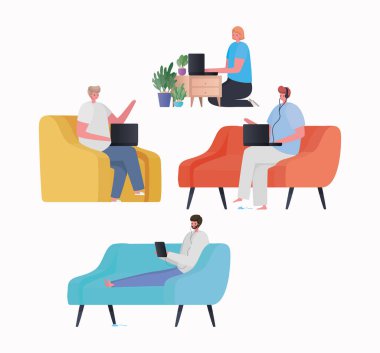 Dizüstü bilgisayarı ve tableti olan bir grup kadın ve erkek koltuk ve mobilya vektör tasarımında çalışıyor.