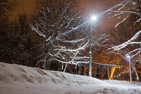 Уличные Огни Дрейфы Вечернее Время Зимой — стоковое фото