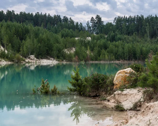 Old Flooded Abandoned Clay Quarry Surrounded Dense Forest — Stock Photo, Image