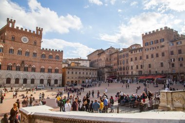 Piazza del Campo 'daki Palazzo Publico, Siena, İtalya