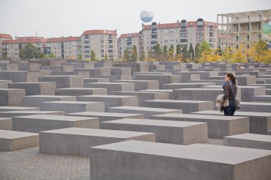 Berlin, Almanya'nın merkezinde modern Soykırım anıtı.