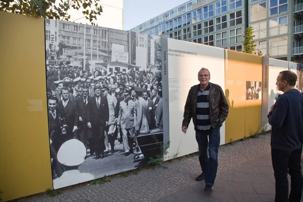 Checkpoint Charlie Berlin Germany Cold War Crossing Point East West — Stock Photo, Image
