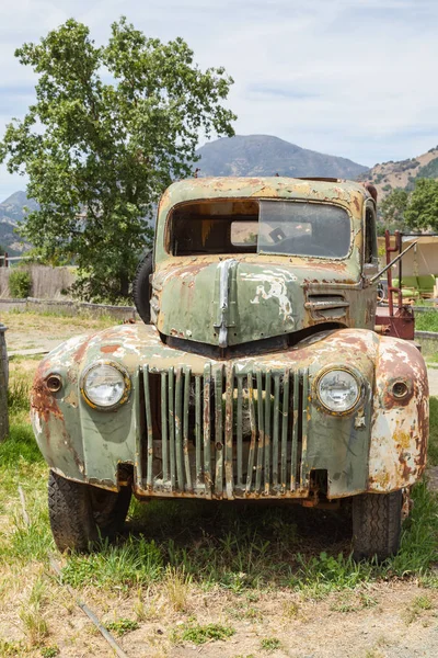 1947 Ford Truck Workhorse Yesteryears Old Faithful Geyser Calistoga California — ストック写真