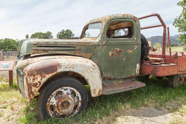 1947 Ford Truck Cavalo Trabalho Antigamente Old Faithful Geyser Calistoga — Fotografia de Stock