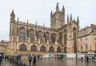 St. Peter Manastırı ve St. Paul Kilisesi, yaygın olarak Bath Abbey olarak bilinir. Bath, Somerset, İngiltere 'deki Anglikan kilisesi ve eski Benedikt manastırı.