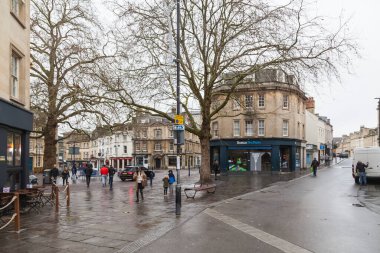 Şehir merkezi Bath, İngiltere Yağmurlu bir günde