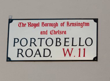 Nothing Hill, Londra 'daki bir binada Portobello Yolu tabelası.