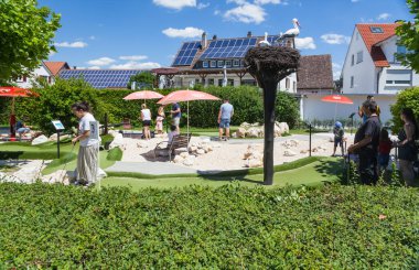 Almanya, Constance Gölü 'nde Unteruhldingen' de minyatür golf sahası.