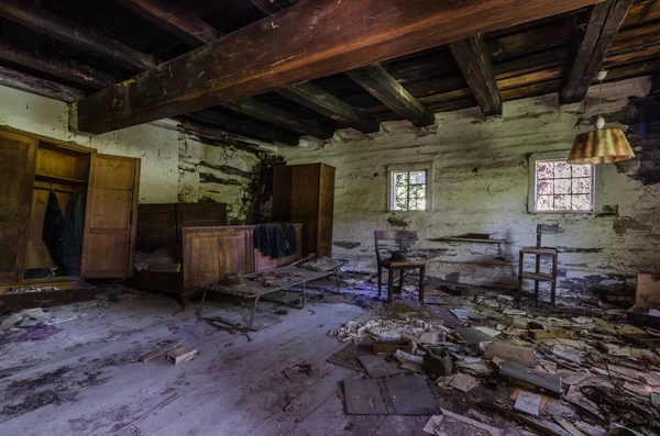 Ancienne Ferme Avec Chambre Dans Une Forêt — Photo